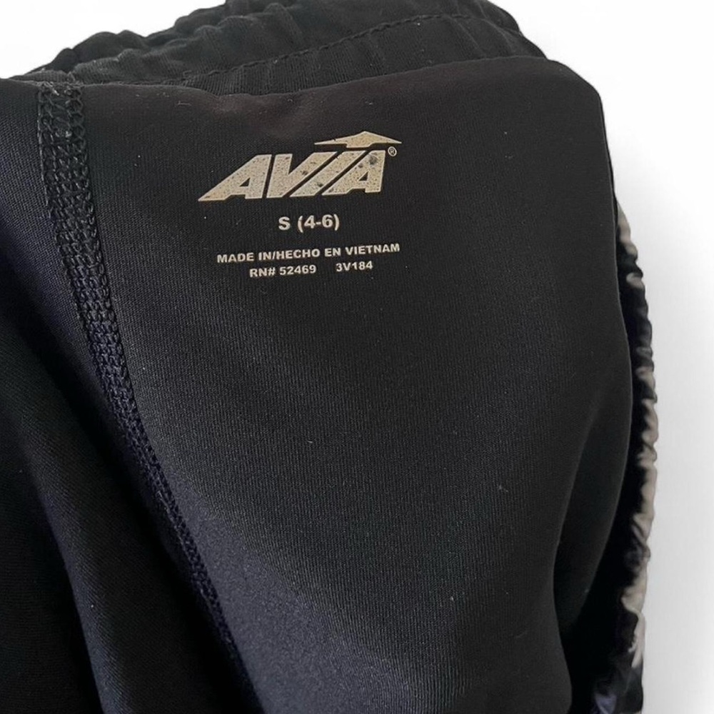 Women’s Small Avia 2 in 1 Black Gray White Floral Camo Athletic Running Shorts - Picture 8 of 9